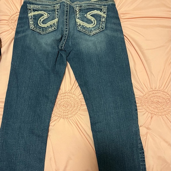 🌸A bundle of ladies jeans 👖 clothes are name brand 😊 - Picture 2 of 16